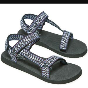 NEW Sandal's